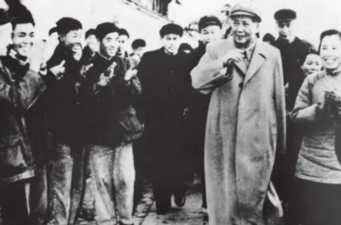 1958年毛主席视察广西，他的爱将韦国清试探：您敢吃蛇羹吗？“主席，广西人待客