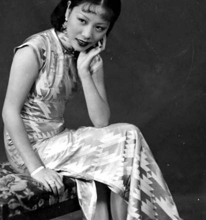 1921年，杜月笙带着30000大洋来找卢小嘉，求他放了黄金荣，但卢小嘉却说道：
