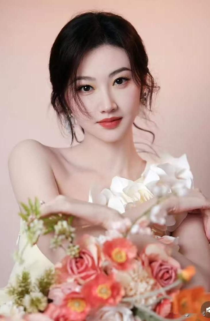 我问我老公：景甜身材一般，为什么男人都喜欢她呢？我老公说了一句话，我脸都红了！他