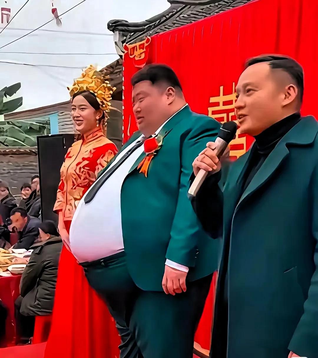 这个新娘看着不年轻呀，新娘肯定属于二婚。