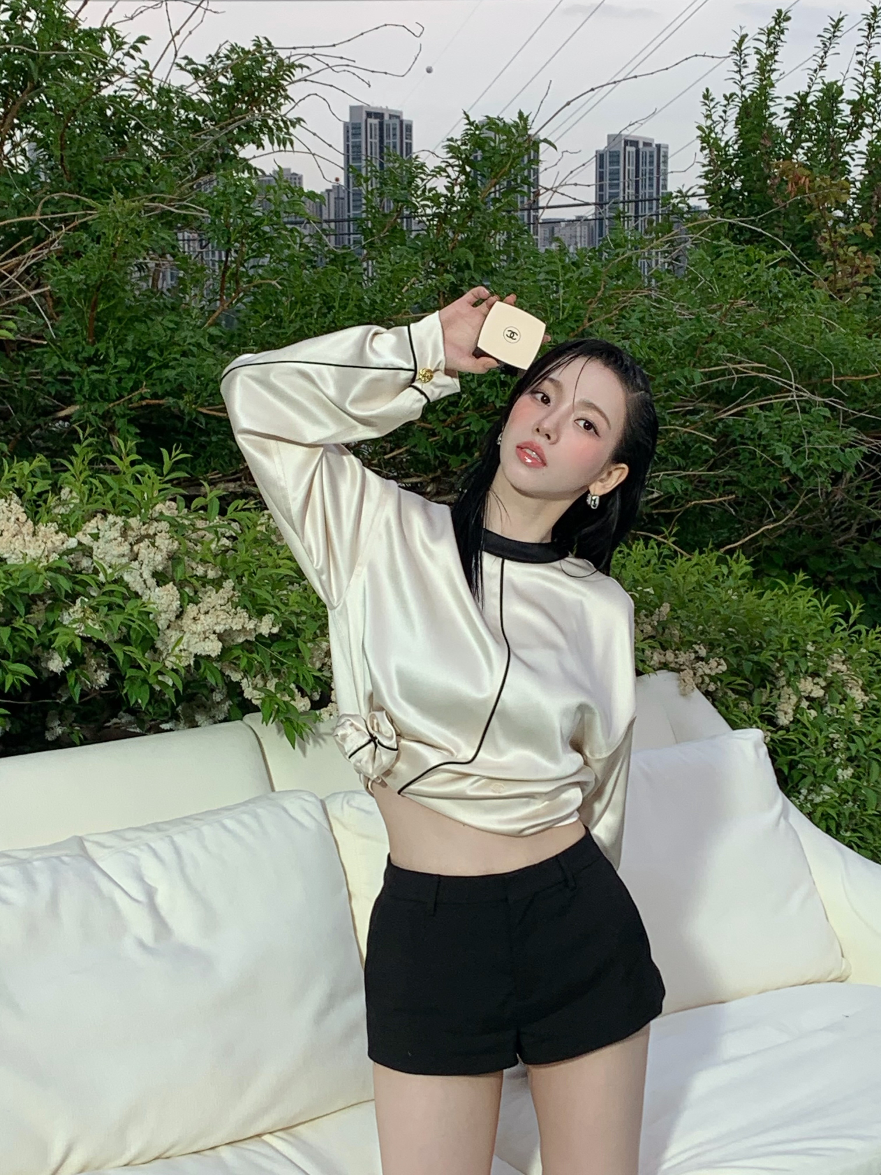 柳智敏为香奈儿美妆拍摄杂志幕后