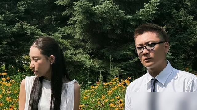 千万网红崔晋，30天掉粉6万8，就因为亲妈在直播间说了句“李勒优不干活，我停了她零花钱”。这话一出，