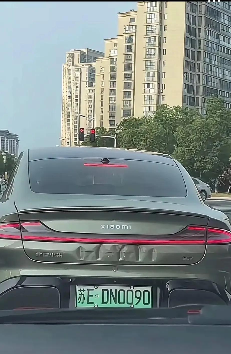 撞得啥呀？都撞出腹肌了！