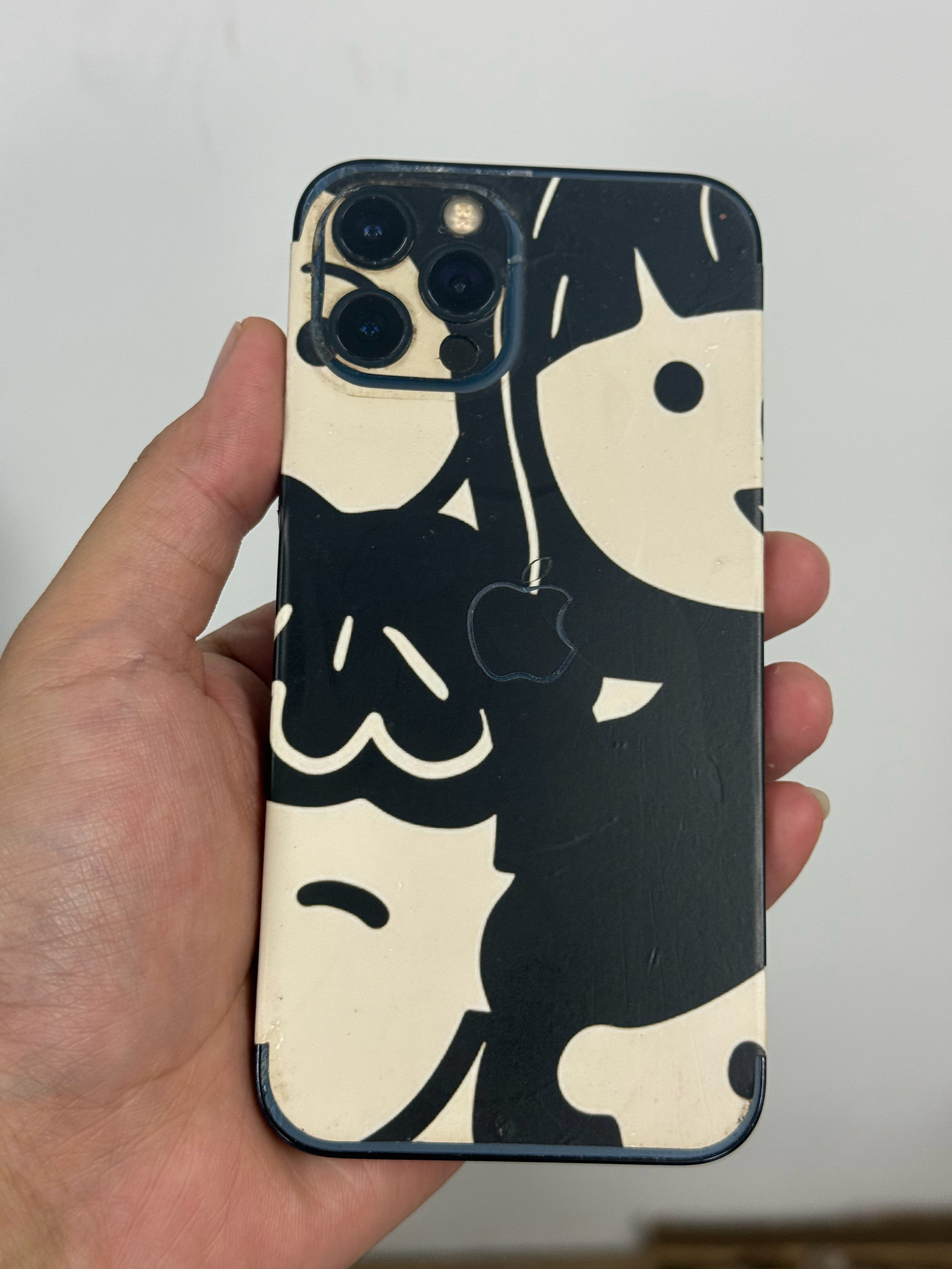 客户寄个12Pro维修，这太危险了。一不小心要炸飞老铁