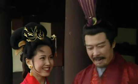 孙权的妹妹孙氏。在19岁时被迫嫁给年过半百的刘备。新婚之夜孙氏秀眉含怒，大叫：“