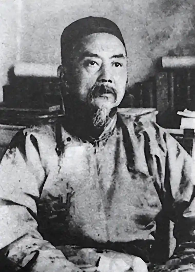 1925年，北京六国饭店的酒会上，一个美国女人用英语当众羞辱一位中国老人。 