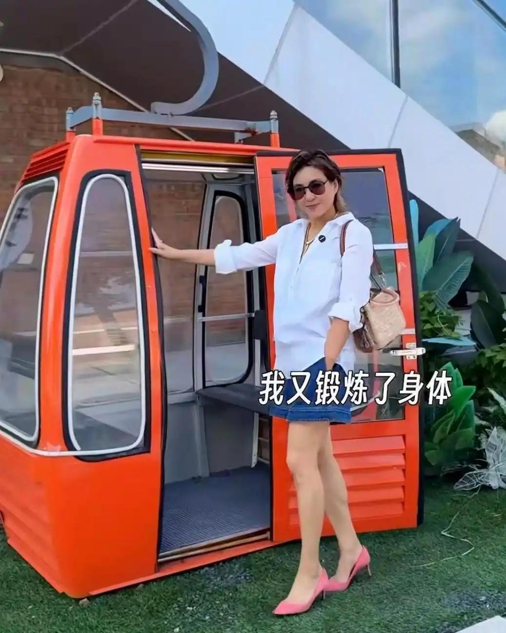 54岁的李静如何在不节食的情况下成功减掉55斤？她的秘密是什么？54岁的李静成