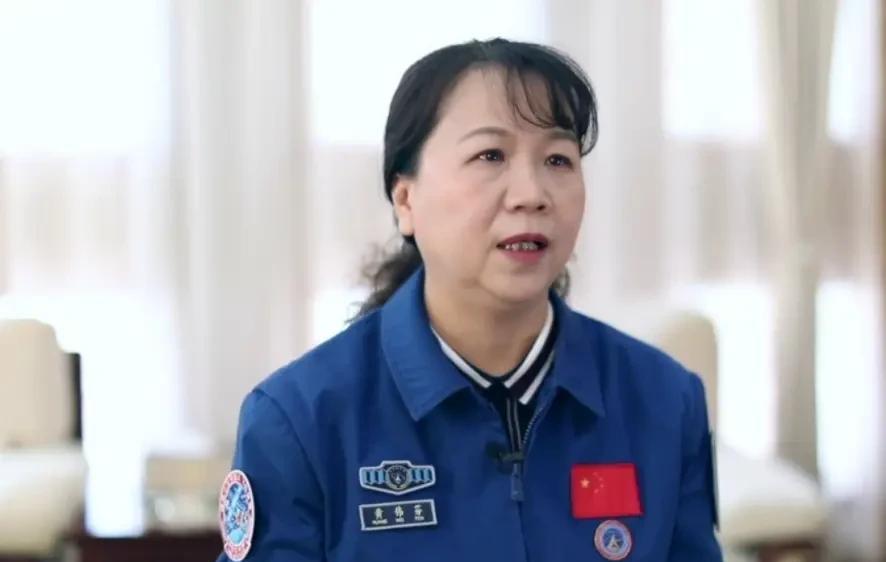航天员总设计师黄伟芬说，我们都知道加加林，但是我们没有人知道，谁把加加林培养出来