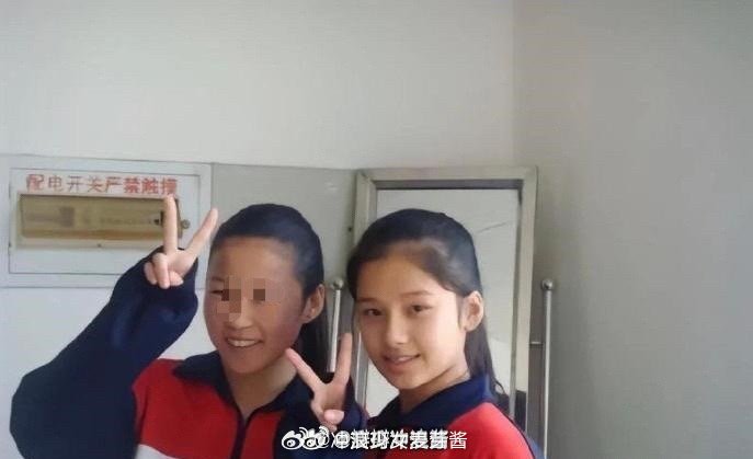 张婧仪貌似从高中就没变过，高中是校花，从小就是大银幕脸[思考]​​​