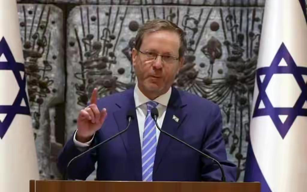 以色列人彻底炸锅！总统罕见暴怒，怒斥内塔尼亚胡领导的右翼阵营导致对外残暴化，威胁