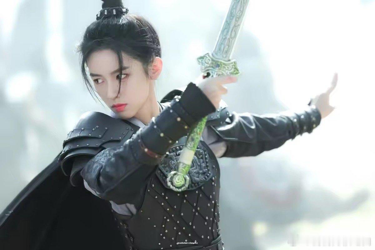 周也妆造基础脸就不基础《锦月如歌》男妆主打一个“减法”！周也省去繁复修饰，自头