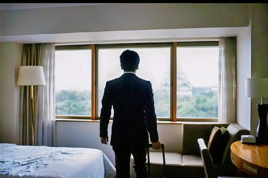 我闺蜜的老公是一个个体老板，领着施工队全国各地跑，专门承揽一些大型的按装工程，很