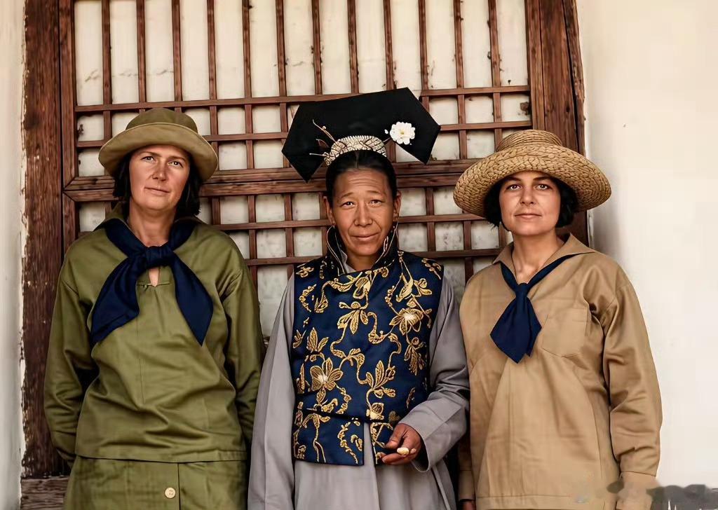 别被电视剧骗了，这才是清朝妃子娘娘的真实样子