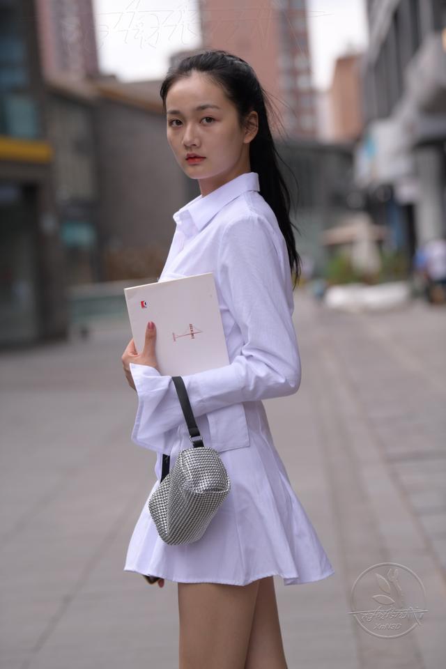精选人像摄影作品我那爱学习的表妹清秀衬衫裙美腿小姐姐