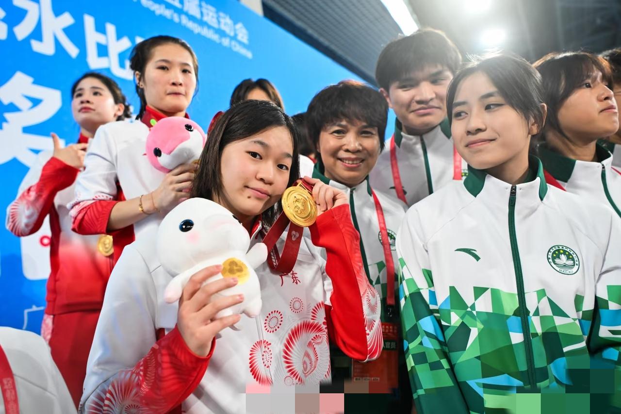 全红婵真是越看越不对劲了，18岁的年纪，骨架真的变大了，却越来越漂亮了，