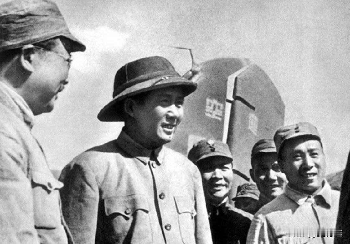 毛主席为什么能在“重庆谈判”全身而退返回延安？一九四五年八月的延安，山沟里升