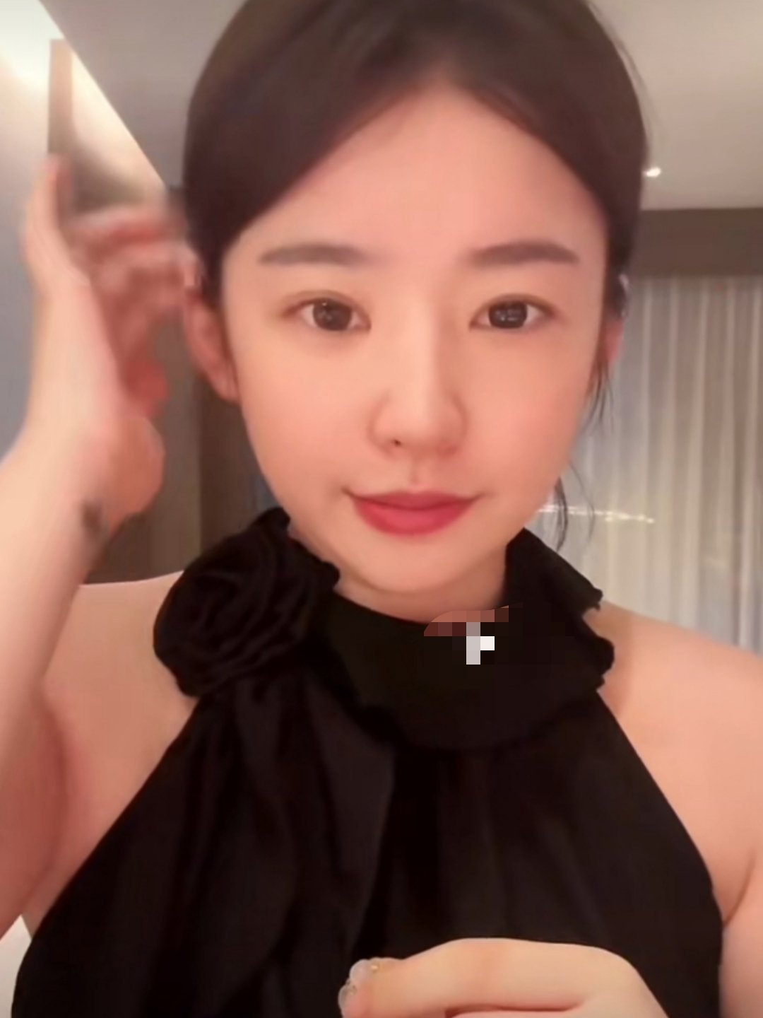 黄一鸣曝闪闪要回来了黄一鸣直播称，女儿闪闪将从安庆老家返回杭州。据了解，闪闪离