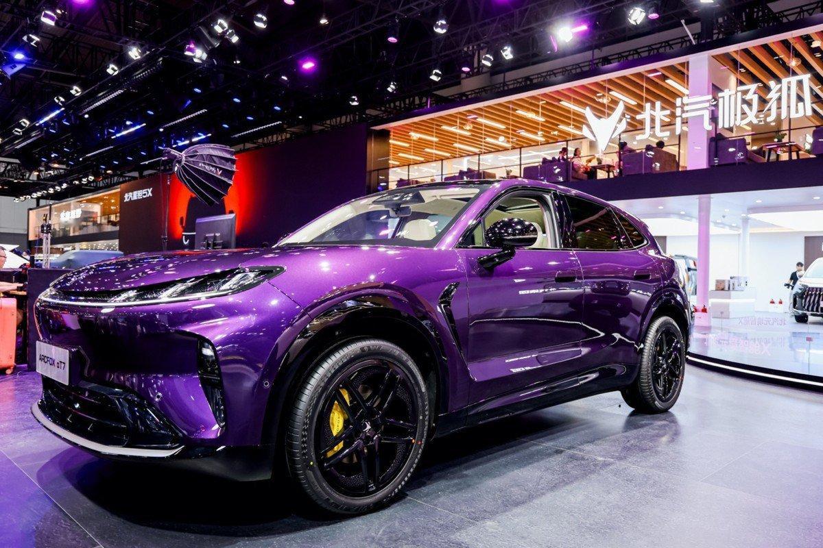 极狐阿尔法T7极狐阿尔法T7作为今年全新中型SUV，提供纯电、增程两种动力版本可