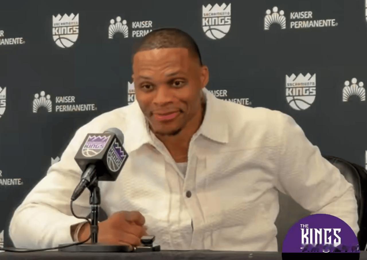 威少笑了！威少谈再次拿到三双：“谦虚地说，我应该是联盟里面，最能抢篮板的后卫