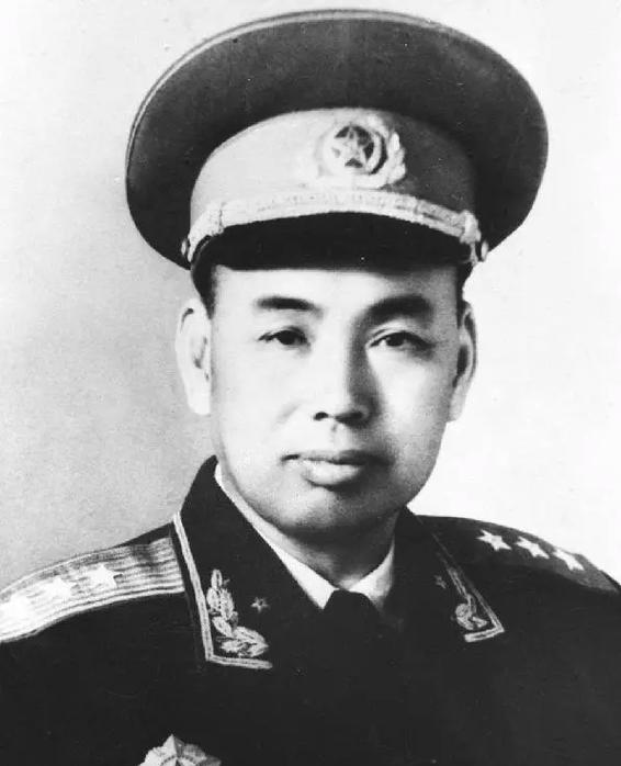 毛主席是统帅、是导师，不是没有原因的。打济南战役时，许世友给中央发电报说：“主席