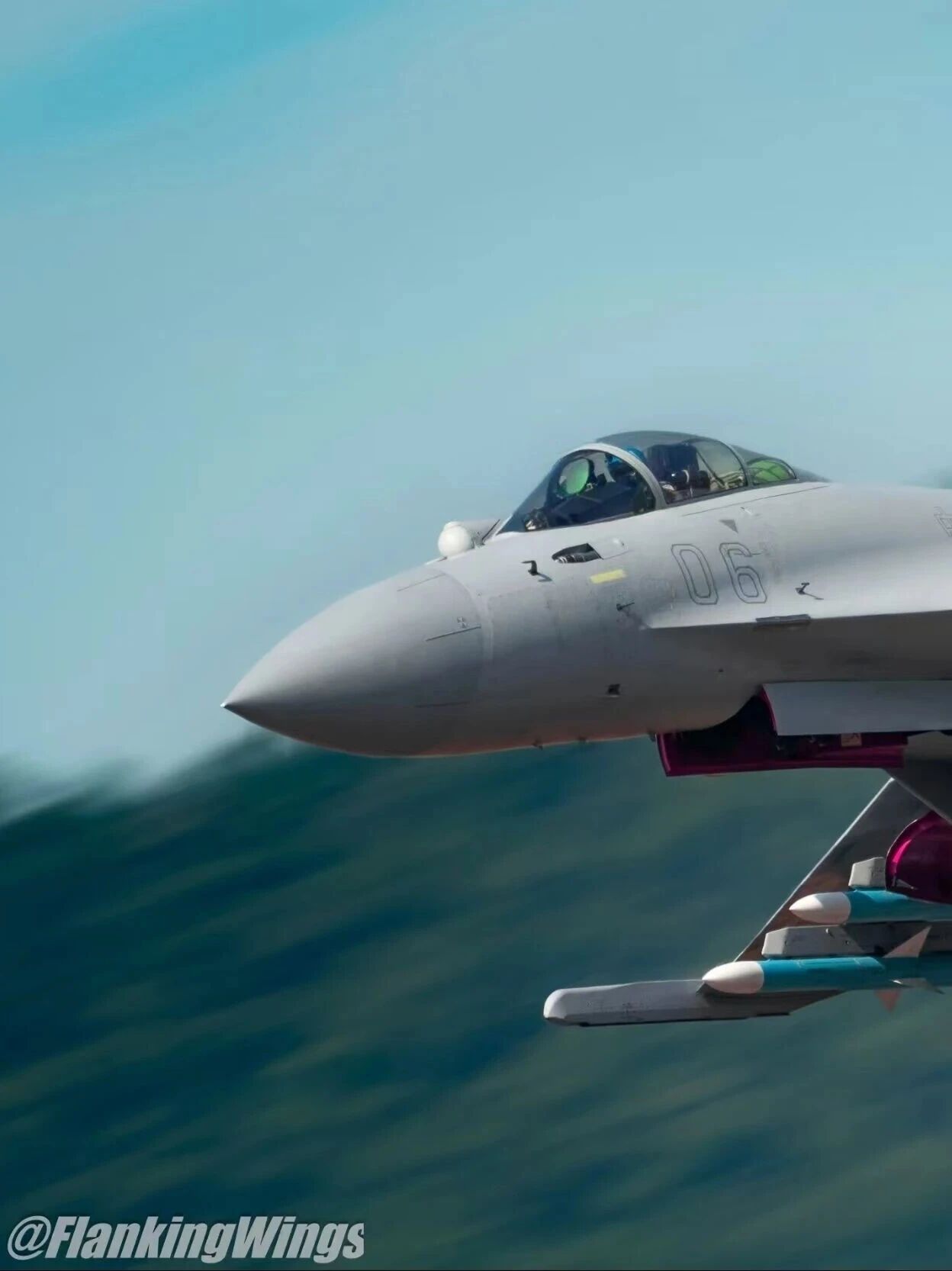 飞鲨好样的中日动态辽宁号上的飞鲨两次照射靠近的鬼子F15。小鬼子的“勇气”不知道