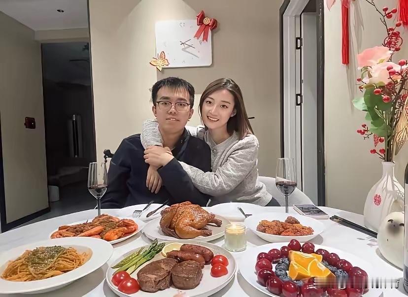 哥哥嫂子结婚三周年，有没有夫妻相