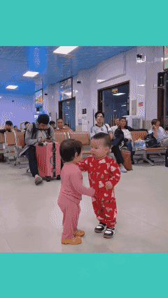 一个动作，暴露了他长大以后的习性！