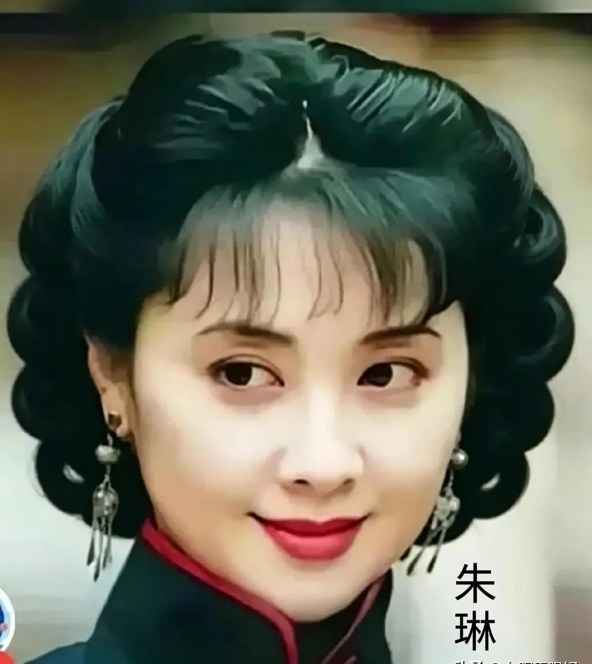 风格不同的四大美女，朱琳，刘晓庆，张瑜，何睛。每个人的气质各不一样，各有各的风华