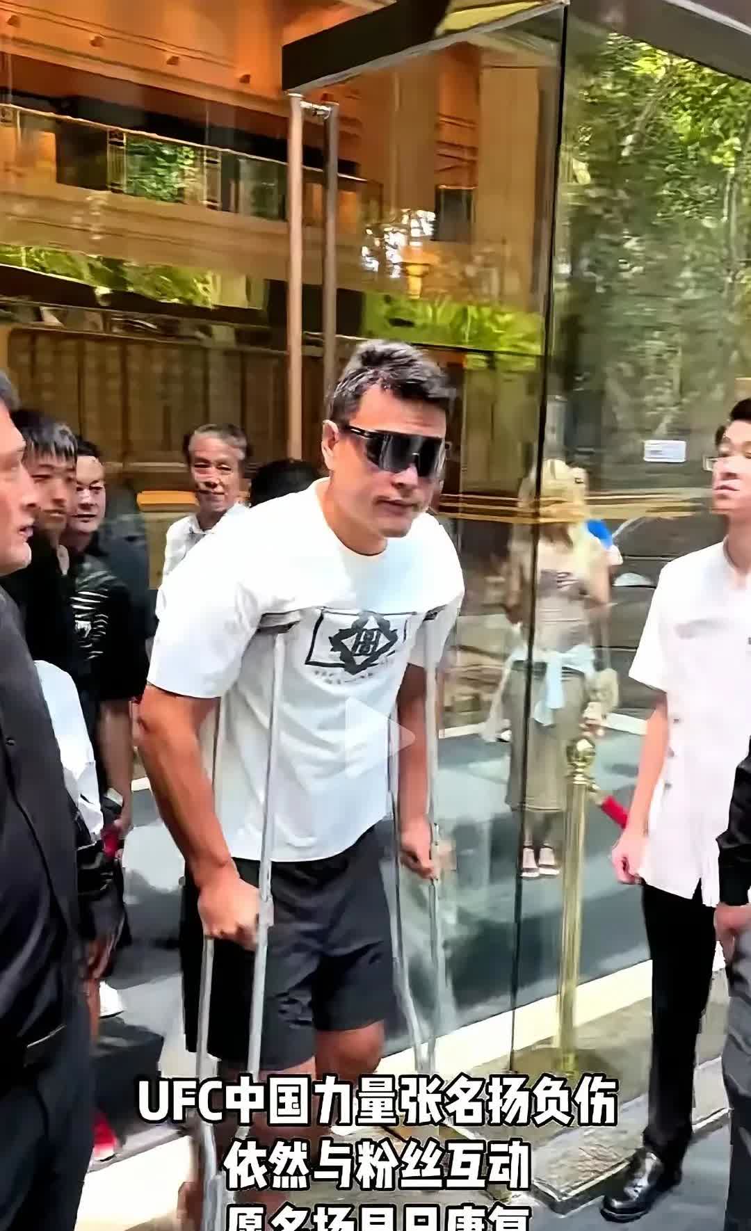 张名扬输掉比赛，被骂惨了。但很少有人知道，他已经快没钱了。一个U