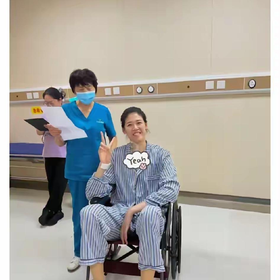 多次准备出国留洋，因体检不符合国际标准而受阻，应该与此次心脏手术有关。其实，小
