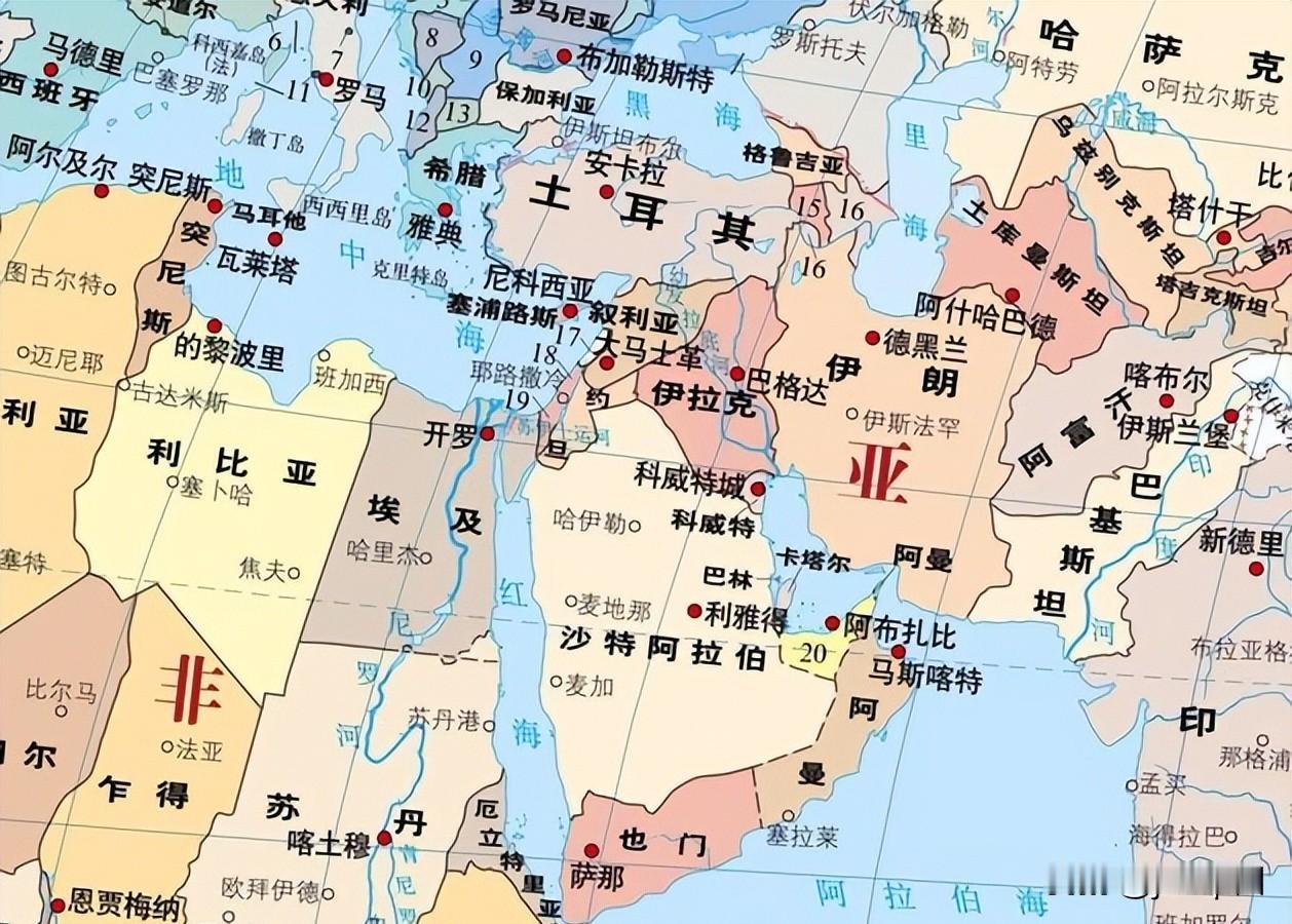 1953年伊朗石油国有化，摩萨台被人给推下了台。表面上美国说是怕伊朗倒向苏联，可