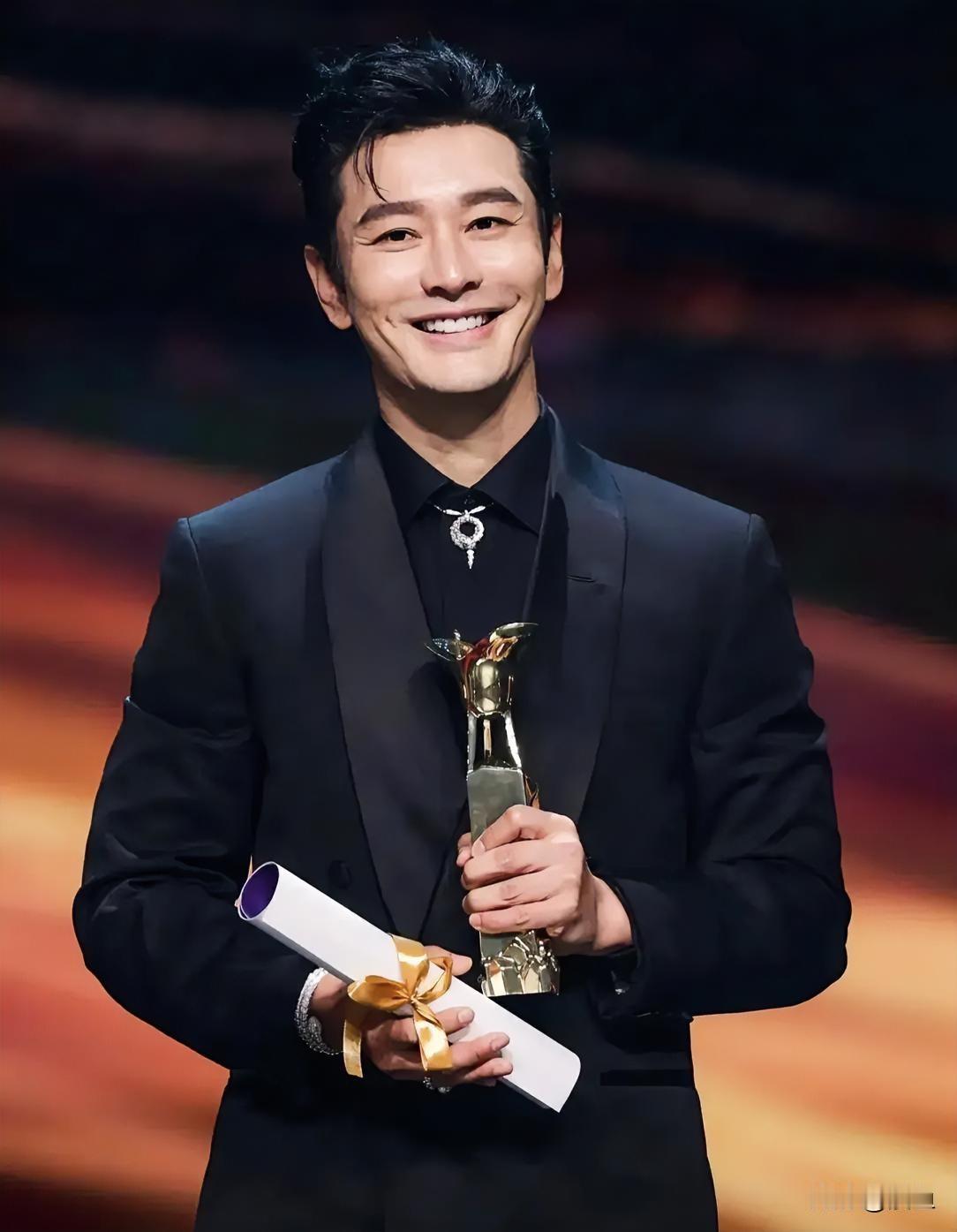黄晓明这波操作，真让人看傻了眼。当年合肥长鑫存储连年亏损，账面上全是窟窿，大