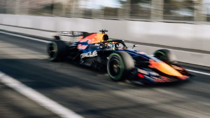 巴塞罗那季前测试首日非官方成绩披露, 红牛车队领跑