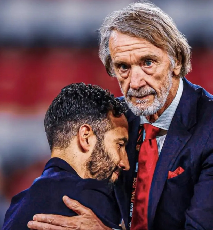 曼联球迷别看利物浦笑话了，阿莫林有可能被炒了。有媒体表示，格雷泽家族对阿莫林已