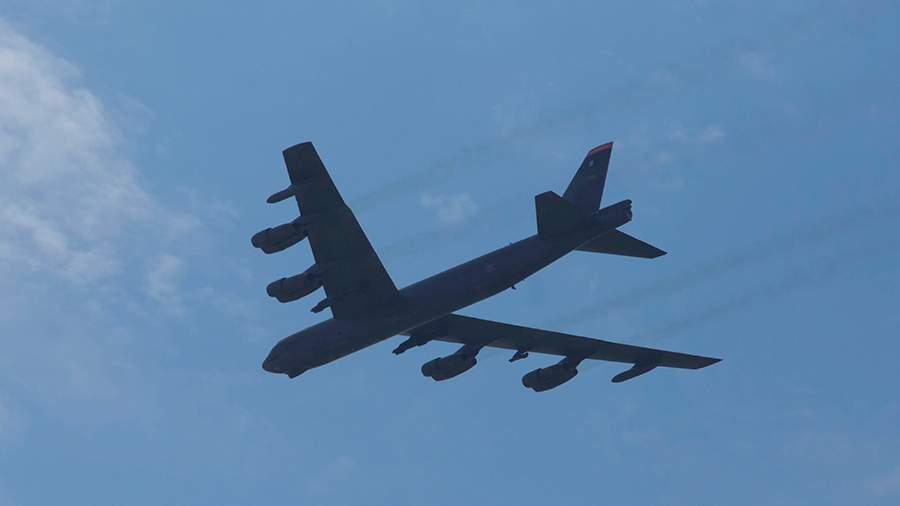 美国战略轰炸机在英国上空发出了求救信号。一架美国B-52战略轰炸机在英国上空发