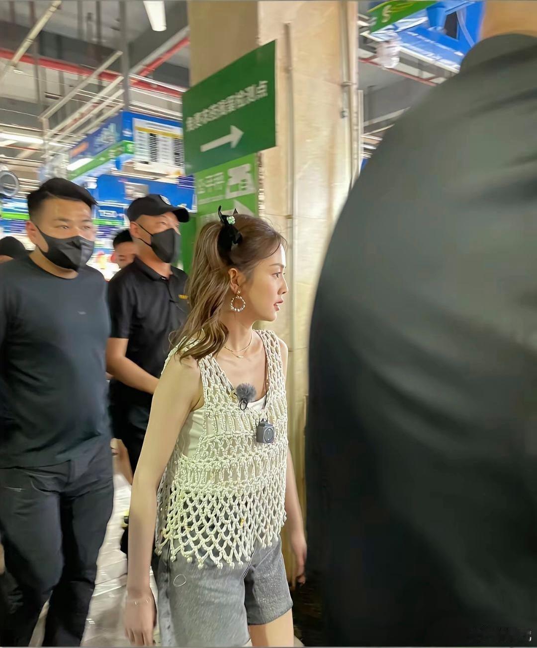 怎么那么多人说白鹿长相普通啊，生图这样还普通？
