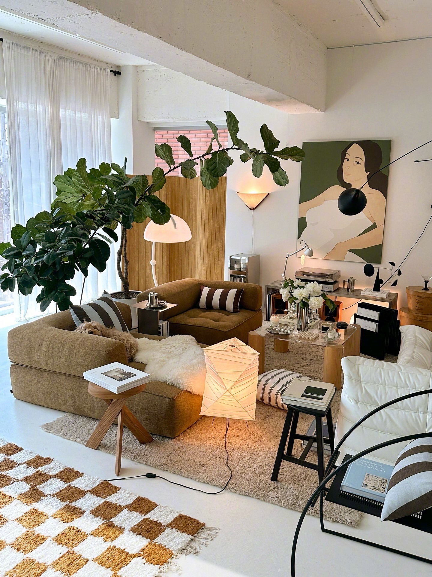 韩国首尔设计师HailyH.的家。毕业于首尔大学美术学院的她，曾担任平面设