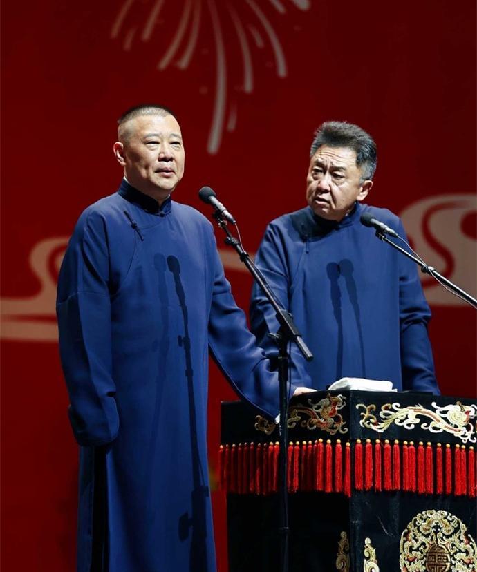 郭德纲、于谦重庆相声专场圆满成功。演出结束，张鹤伦、郎鹤炎先后晒照，分享了演出的