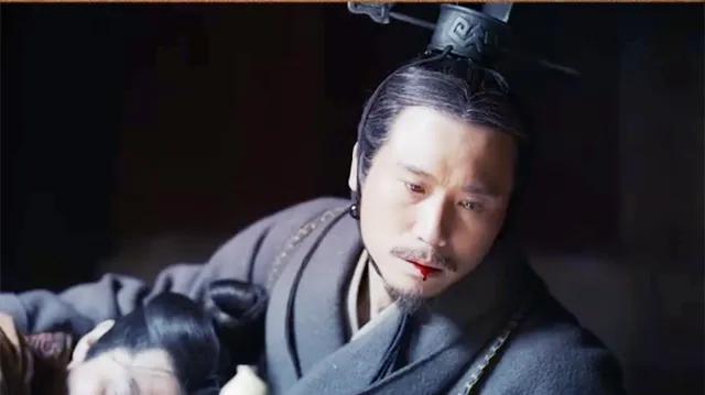 公元前208年，咸阳街市，李斯腰斩弃市。据《史记·李斯列传》，处决之前，被押赴刑