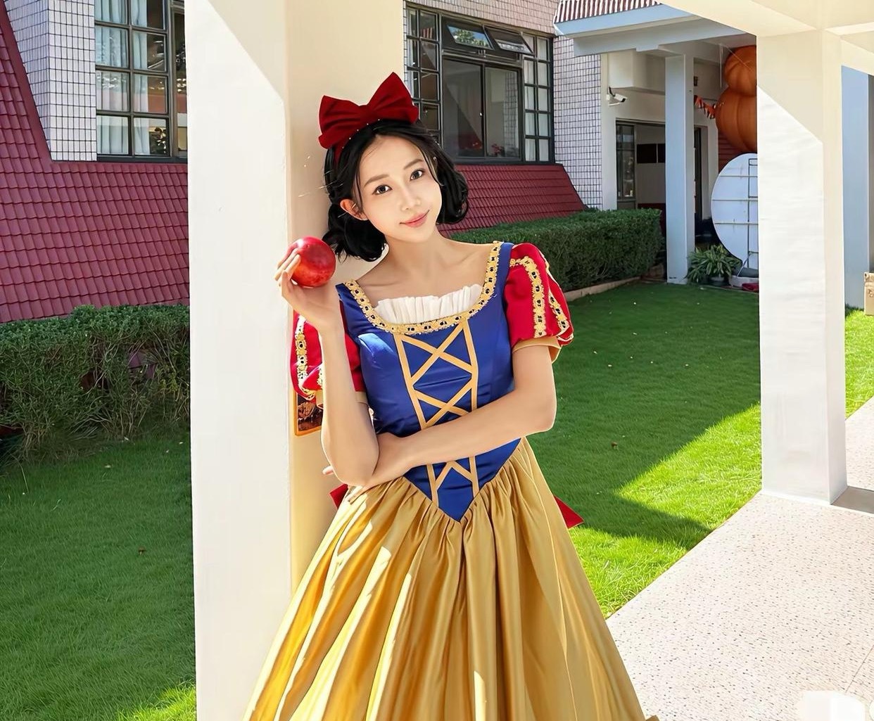 潘玮柏老婆参加幼儿园活动，5岁女儿好可爱，宣云穿公主装像姐姐，怪不得能俘获潘帅的