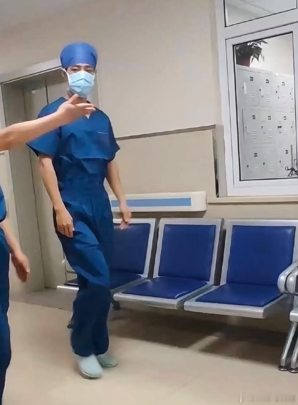 肖战肖战走过的走廊可香了肖战你是有多香，连走过的走廊都是香的，比哥哥美貌