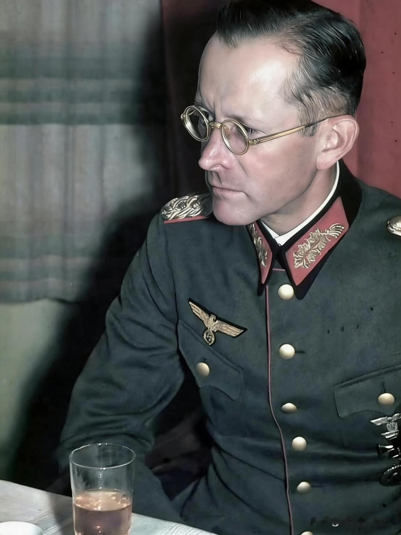 1891年，埃里希·马尔克斯出生在柏林一个充满学术气息的家庭。他的父亲老埃里希·