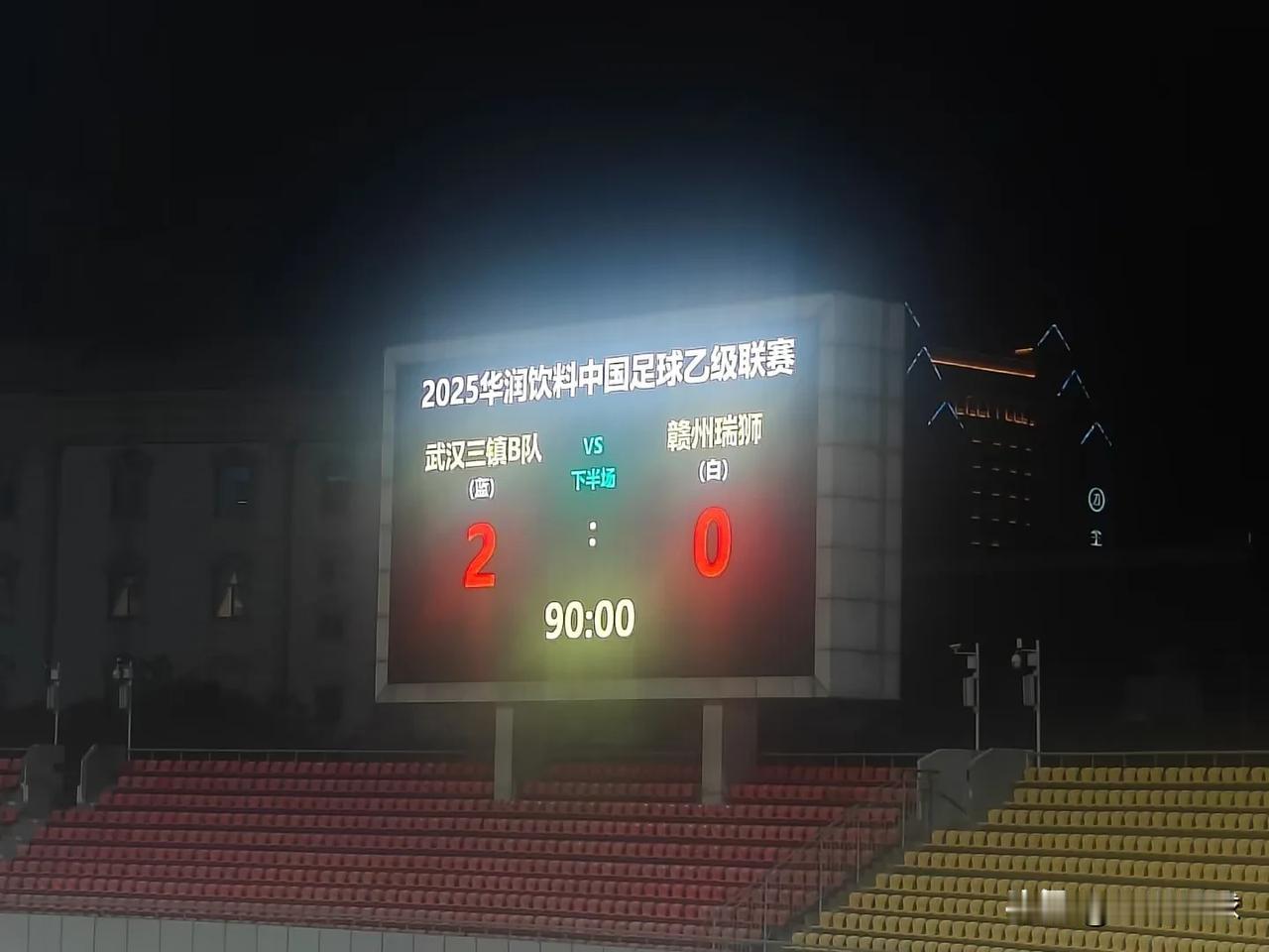 三镇B队两连胜！刚刚结束的中乙第10轮，三镇B队凭借陈龙和阿不都克力木的进球2比