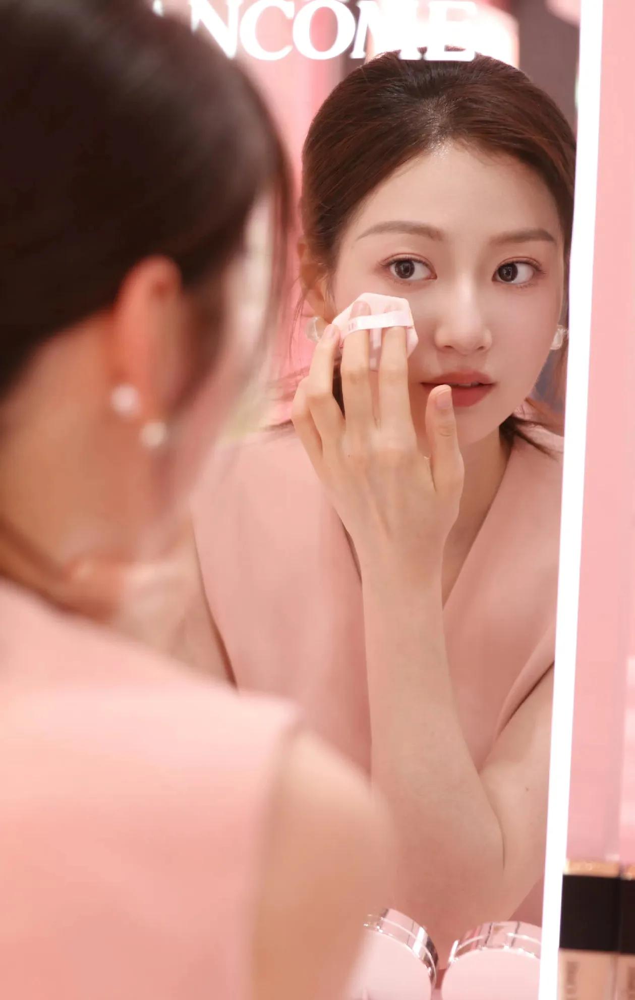 @冯琳最新～踮起脚尖，粉色夏天开始咯[比心]