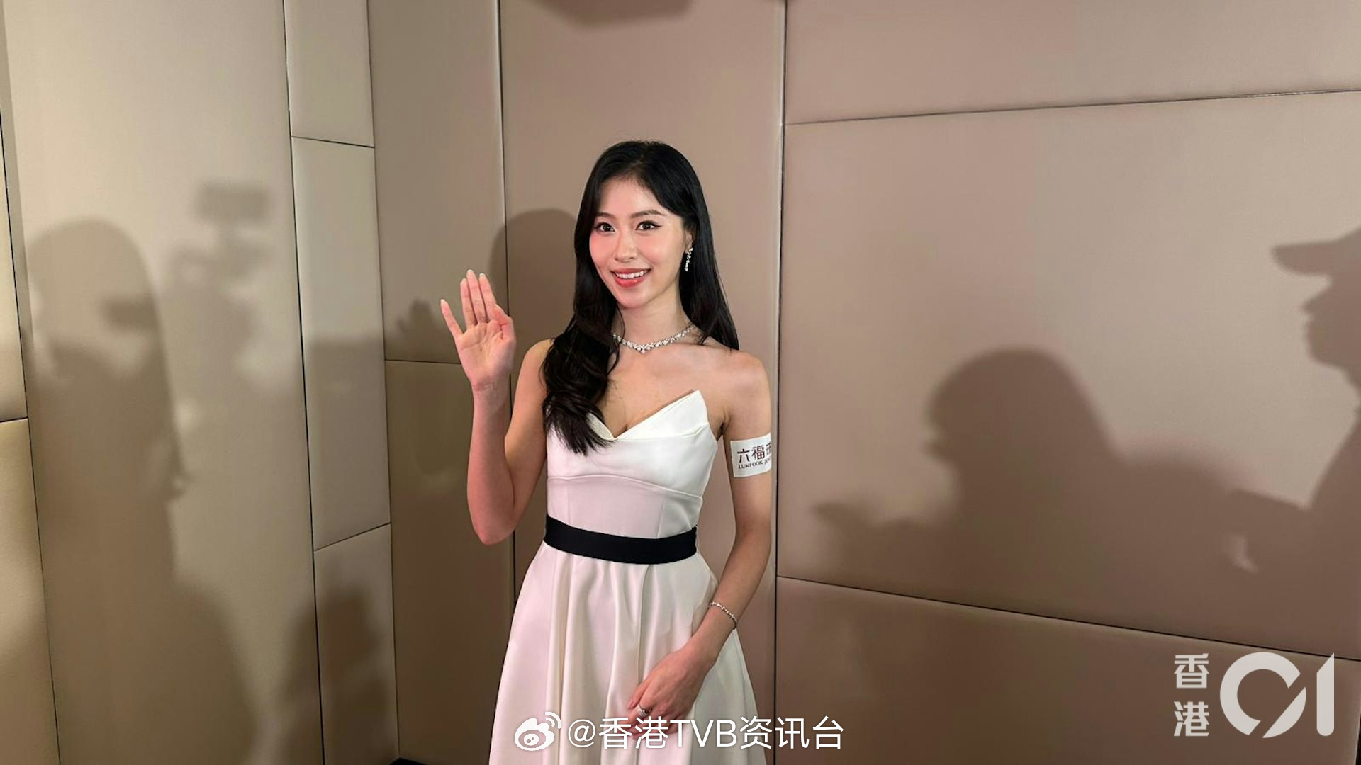 倪乐琳卸任港姐对发展前景感迷惘爆冇钱俾家用愧对父母：悭啲使|香港01倪乐琳