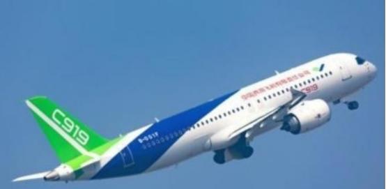 美国这一刀捅的可真够狠！一刀直插C919命脉，中国引以为傲的商飞C919客机，交