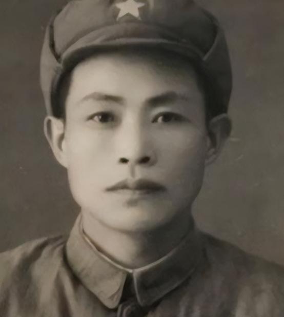 1938年，500日军屠村后沿山沟撤退，25岁团长率部狂奔25公里设伏，一夜全歼