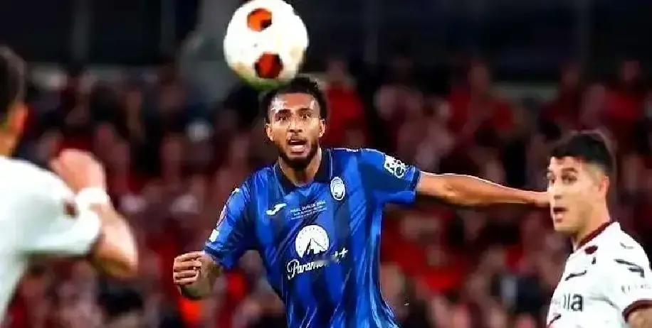 霍伊伦这事越来越有意思了。之前亚特兰大攥着7000万欧元不松口，现在曼联砍