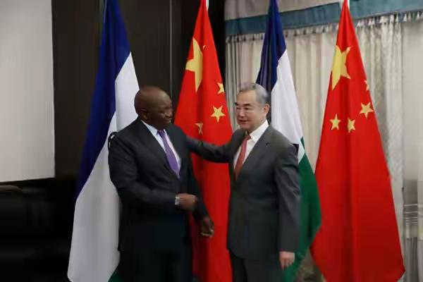 中国外长连续第三十六年新年首访非洲！这与明朝时教化四夷相似却又不同，帮助非洲