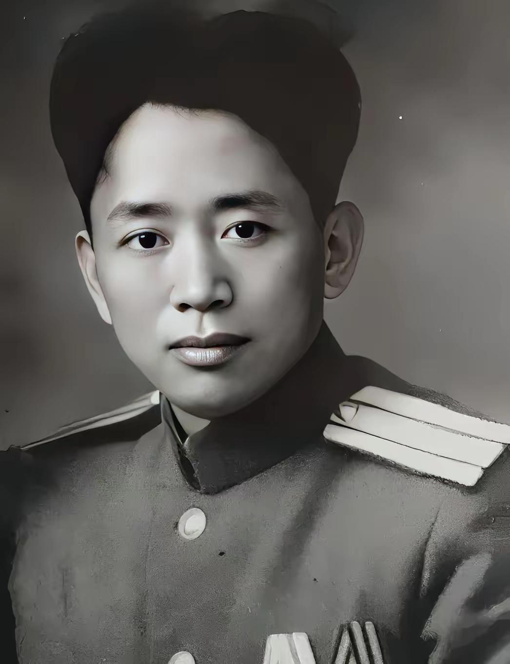 🌞1935年，刘亚楼的警卫员不小心落入敌人手中，被敌人吊在树上打，一老汉看